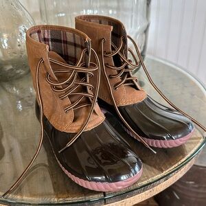 🔴Charlotte Russe rubber boots. Women’s 7